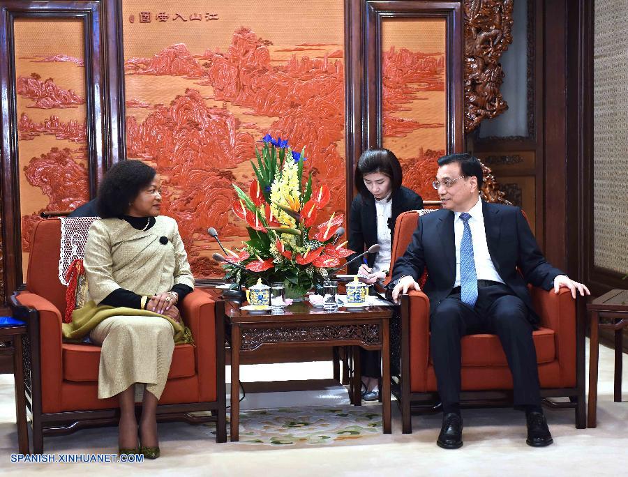 El primer ministro de China, Li Keqiang, se reunió hoy con la presidenta de la Asamblea Nacional de Sudáfrica, Baleka Mbete.