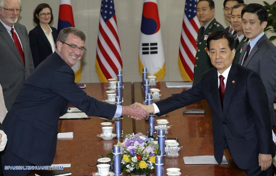 El ministro de Defensa surcoreano, Han Min-koo, aseguró no haber tratado en la reunión de este viernes en Seúl con su homólogo estadounidense, Ashton Carter, el despliegue del avanzado sistema de defensa antimisiles de EEUU denominado Defensa Terminal de Area a Gran Altitud (THAAD, siglas en inglés) en la Península Coreana.