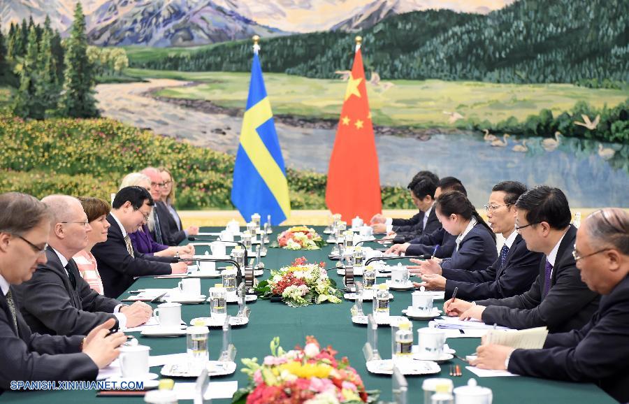 El viceprimer ministro de China Zhang Gaoli se reunió hoy en la capital china con la viceprimera ministra y ministra del Clima y Medio Ambiente de Suecia, Asa Romson, y prometió mantener una cooperación más estrecha con el país nórdico en materia de protección del medio ambiente.