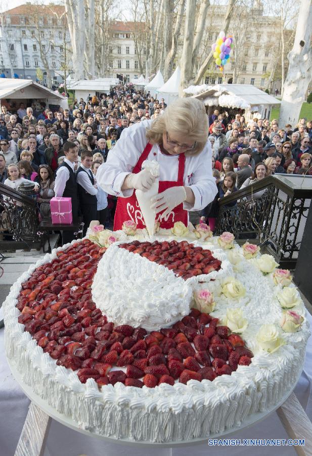 CROATIA-ZAGREB-FESTIVAL OF SWEETS-650 KILOS CAKE
