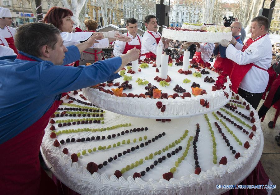 CROATIA-ZAGREB-FESTIVAL OF SWEETS-650 KILOS CAKE