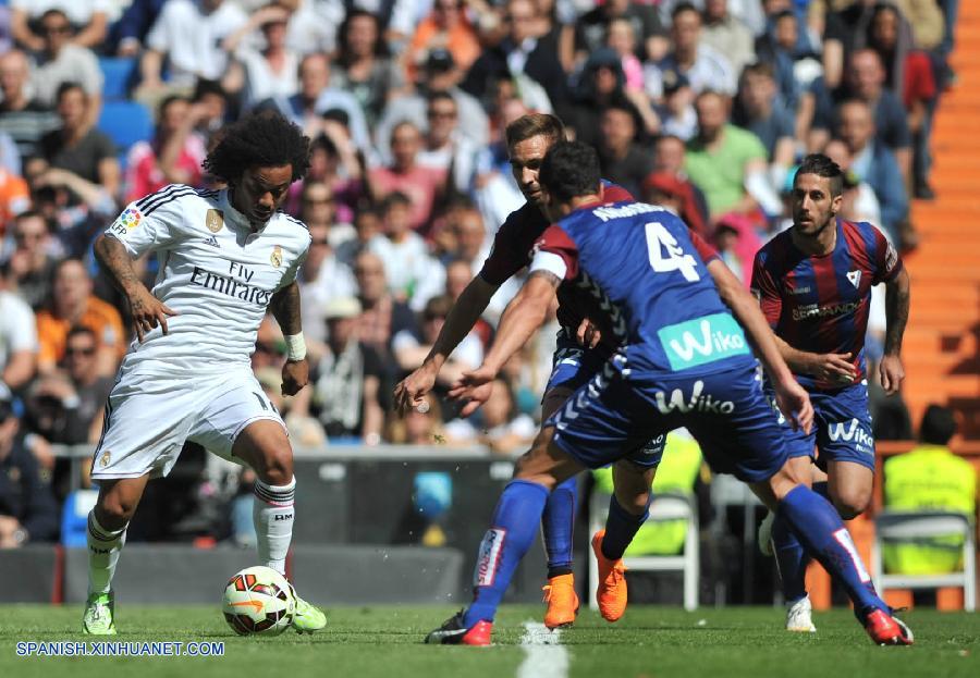 El club español de fútbol Real Madrid saltó al Santiago Bernabeu con varias rotaciones para su compromiso de Champions y sin grandes esfuerzos ganó 3-0 al Eibar, en un partido de clara superioridad madridista.