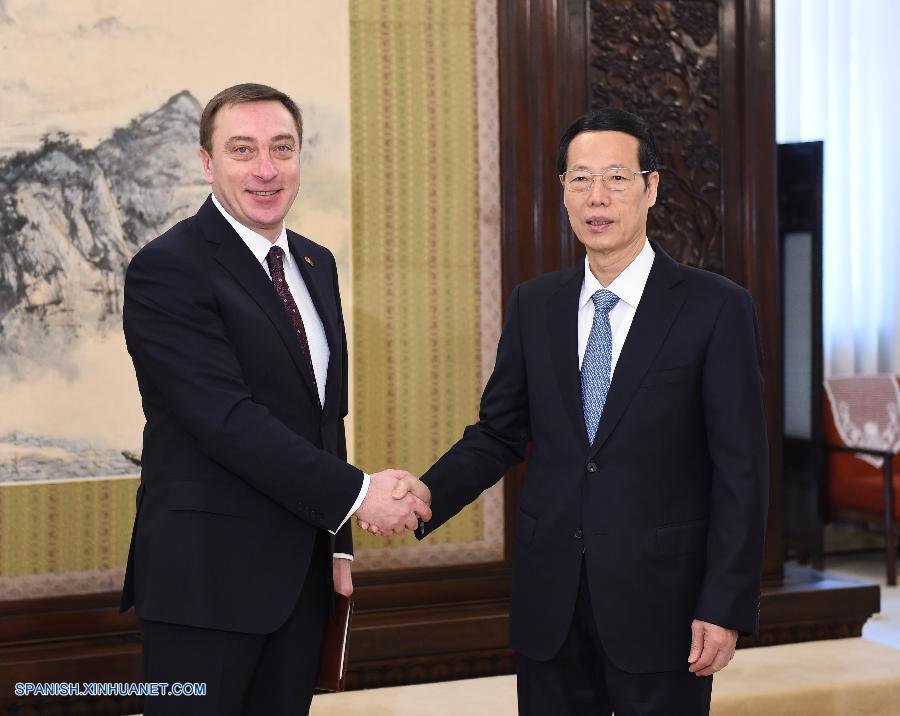 El viceprimer ministro chino, Zhang Gaoli, pidió hoy lunes a China y Bielorrusia que alcancen progresos sustanciales cuanto antes en el desarrollo del parque industrial de inversión mixta entre ambas naciones.