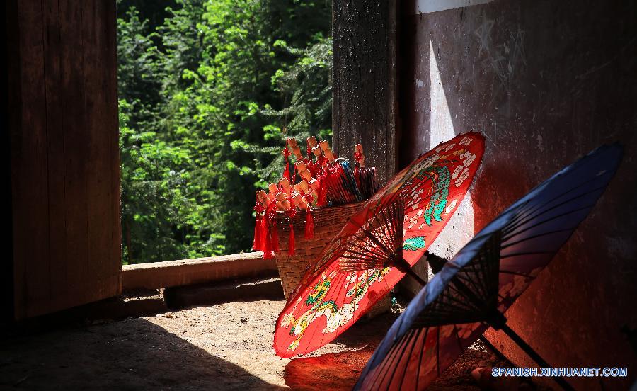 #CHINA-SICHUAN-LUZHOU-OIL PAPER UMBRELLA(CN)