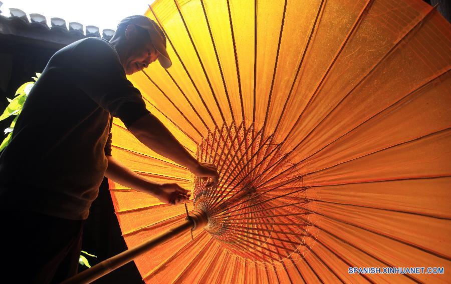 #CHINA-SICHUAN-LUZHOU-OIL PAPER UMBRELLA(CN)