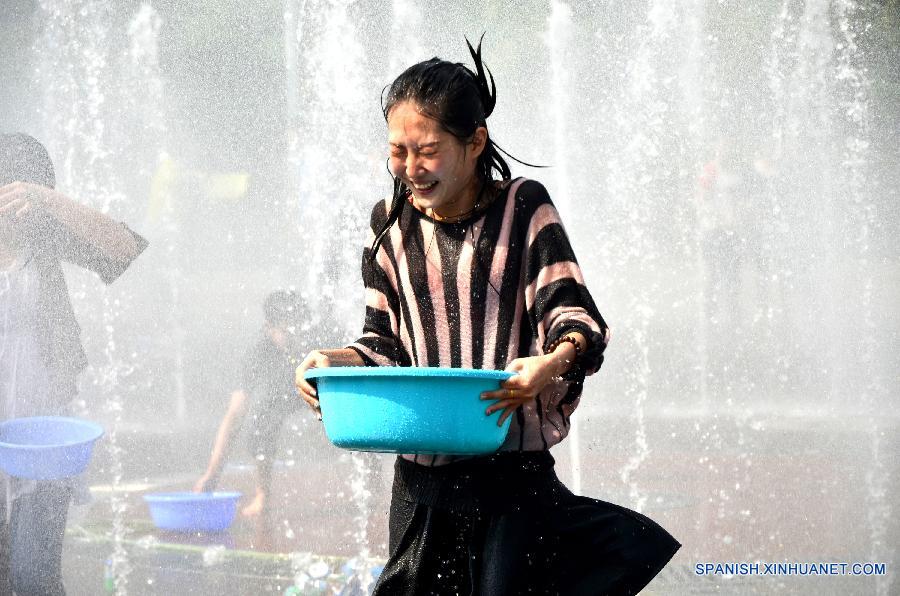 #CHINA-WATER-SPRINGKLING FESTIVAL (CN)