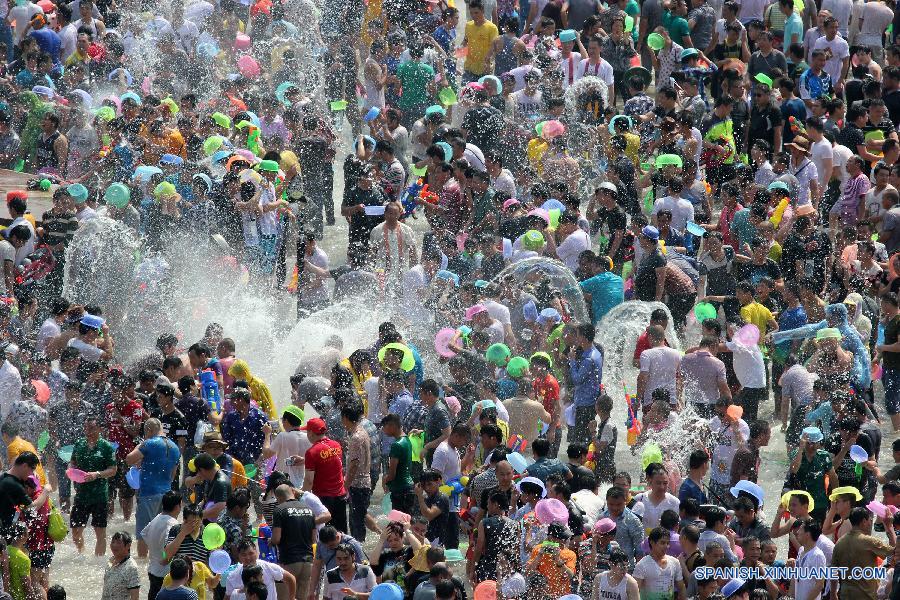 #CHINA-WATER-SPRINGKLING FESTIVAL (CN)