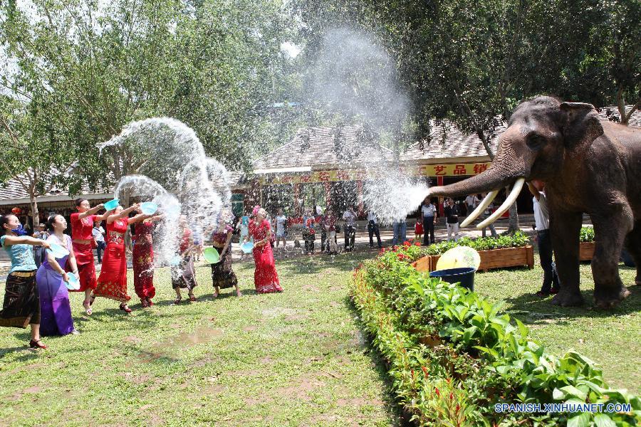 #CHINA-WATER-SPRINGKLING FESTIVAL (CN)