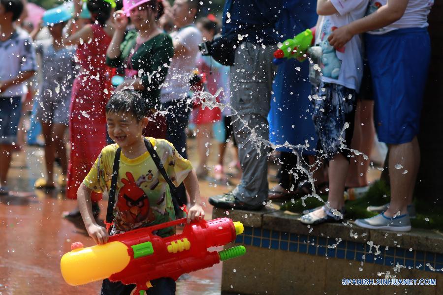 #CHINA-WATER-SPRINGKLING FESTIVAL (CN)