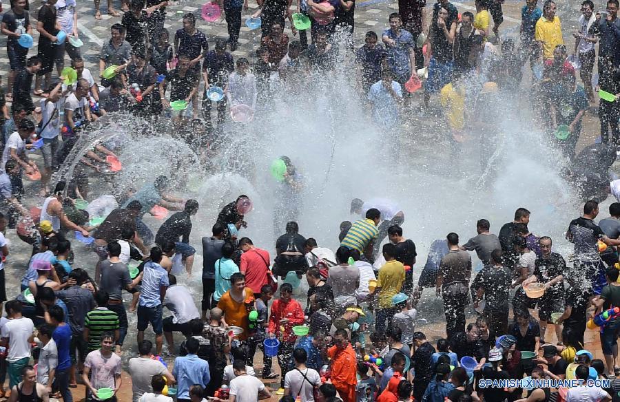 #CHINA-WATER-SPRINGKLING FESTIVAL (CN)