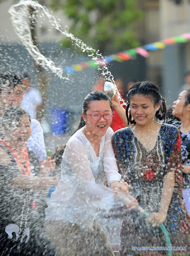 #CHINA-WATER-SPRINGKLING FESTIVAL (CN)