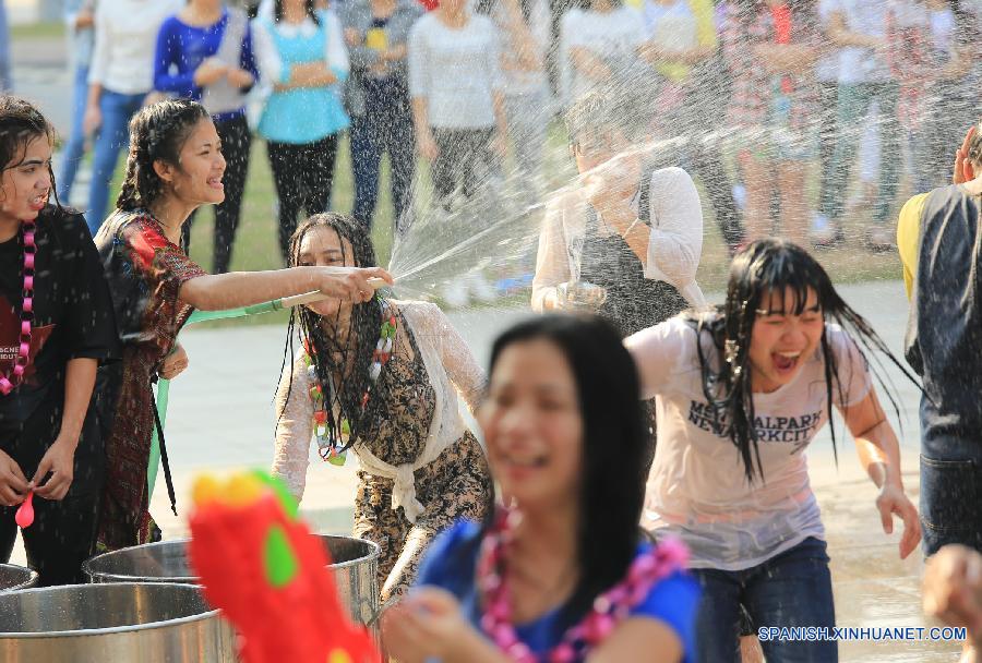 #CHINA-WATER-SPRINGKLING FESTIVAL (CN)