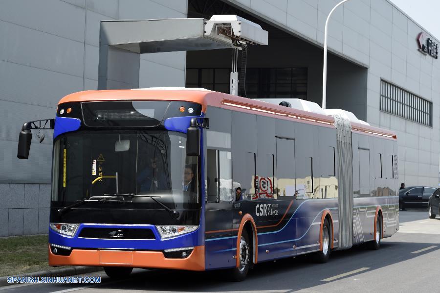 Una compañía china lanzó hoy jueves al mercado el autobús eléctrico de recarga más rápida del mundo, con una batería que necesita sólo 10 segundos para recargarse completamente.