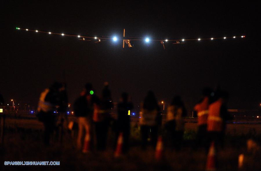El avión Impulso Solar 2 despegó desde la municipalidad suroccidental china de Chongqing hoy martes para su segunda parada en el país asiático y la sexta de su aventura alrededor del mundo.