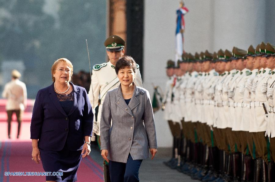 La presidenta Michelle Bachelet se reunió con su homóloga de Corea del Sur, Park Geun-hye, quien junto a su delegación realiza una visita de Estado a Chile.