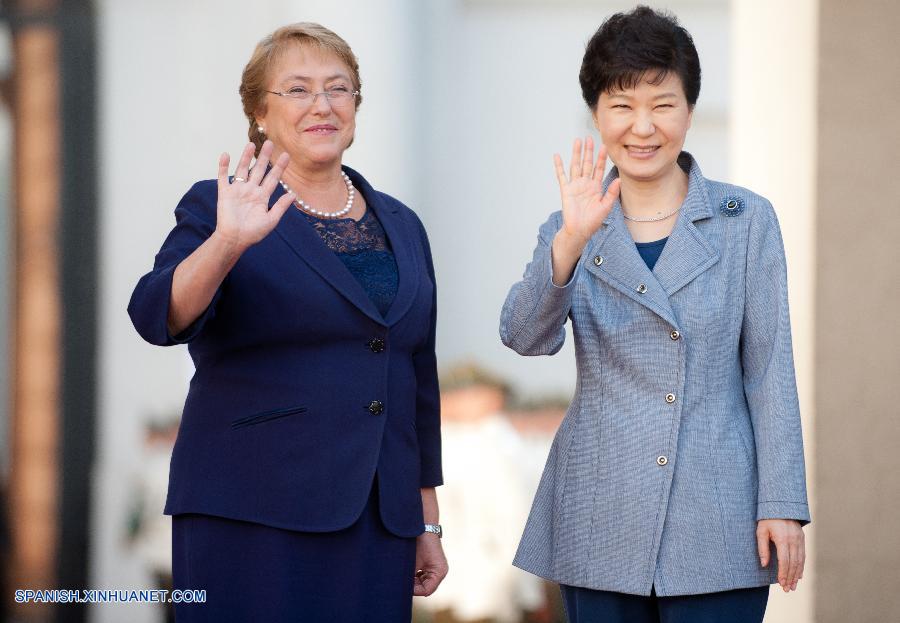 La presidenta Michelle Bachelet se reunió con su homóloga de Corea del Sur, Park Geun-hye, quien junto a su delegación realiza una visita de Estado a Chile.