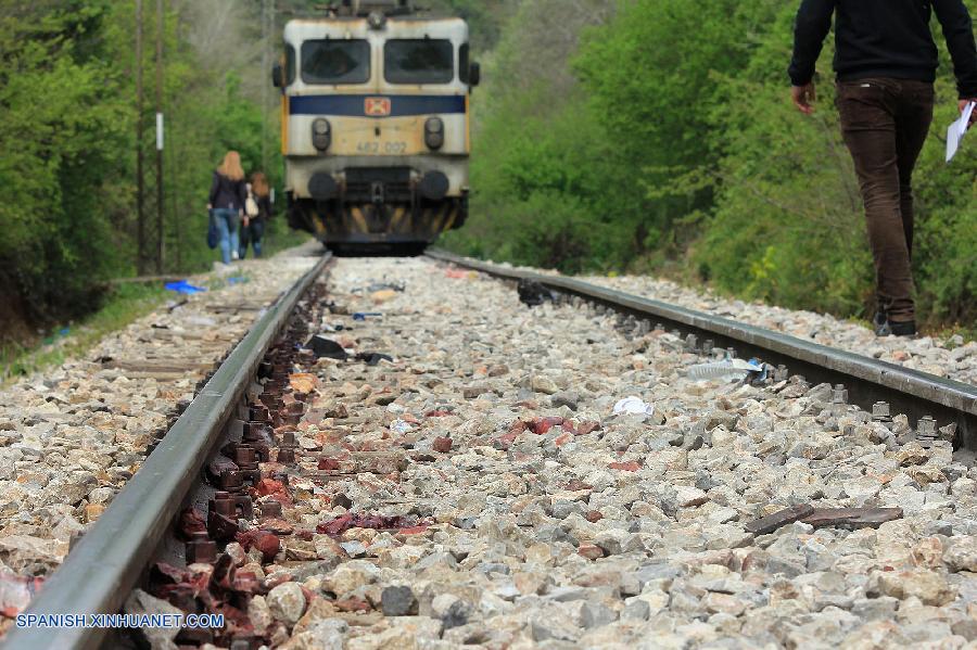 Al menos 14 inmigrantes murieron la noche del jueves a consecuencia de un accidente de tren cerca de la central ciudad macedonia de Veles, unos 55 kilómetros al sur de la capital nacional, Skopie, confirmó hoy la policía local.