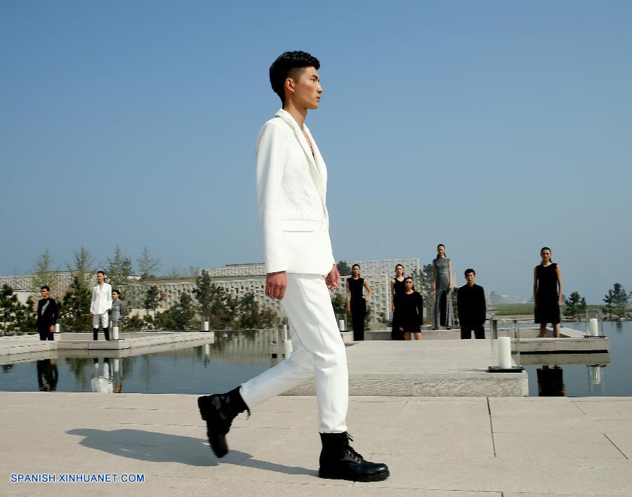 Semana de la moda en Qingdao: Creaciones de Pan Yiliang