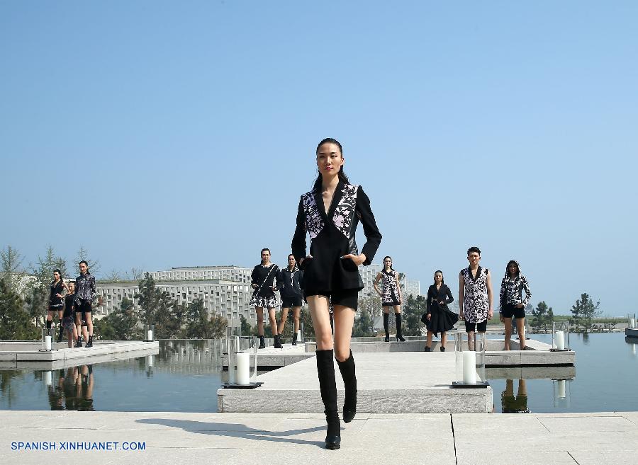 Semana de la moda en Qingdao: Creaciones de Pan Yiliang