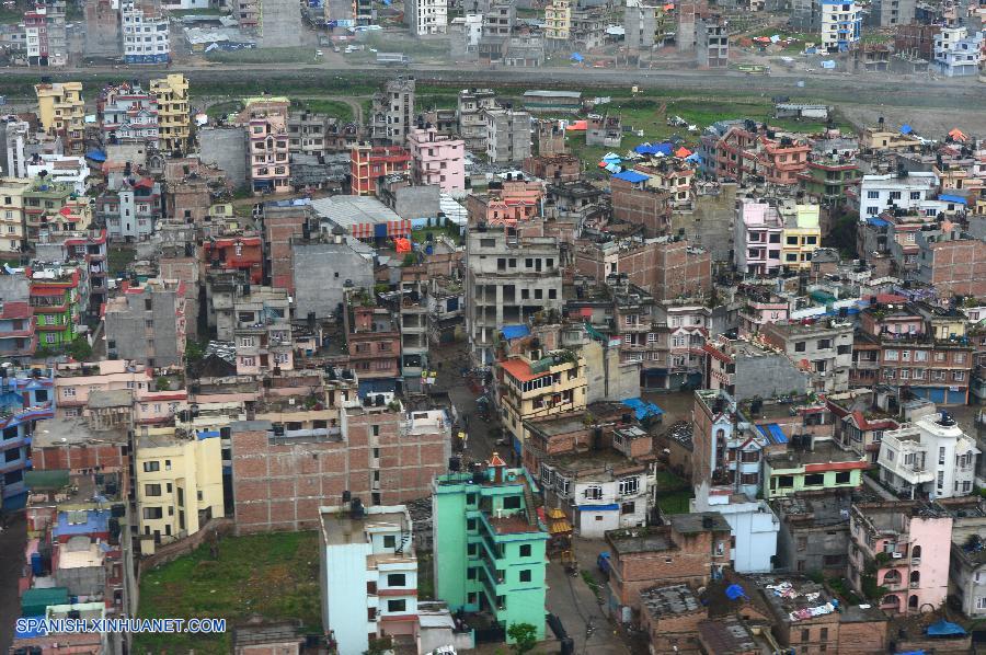 El gobierno de Nepal dijo hoy que 454.769 personas han sido desplazadas internamente tras los fuertes sismos ocurridos el sábado y domingo.