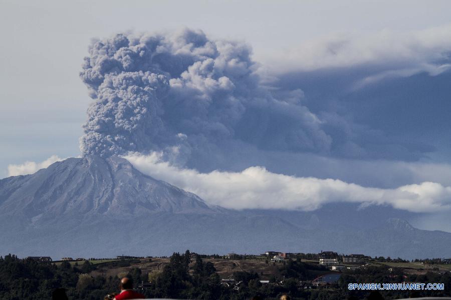 （国际）（2）智利卡尔布科火山再次喷发