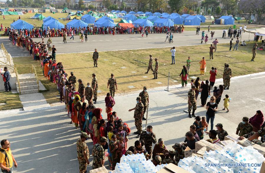 （国际·尼泊尔地震）（4）尼泊尔地震灾民安置点秩序井然 生活仍在继续