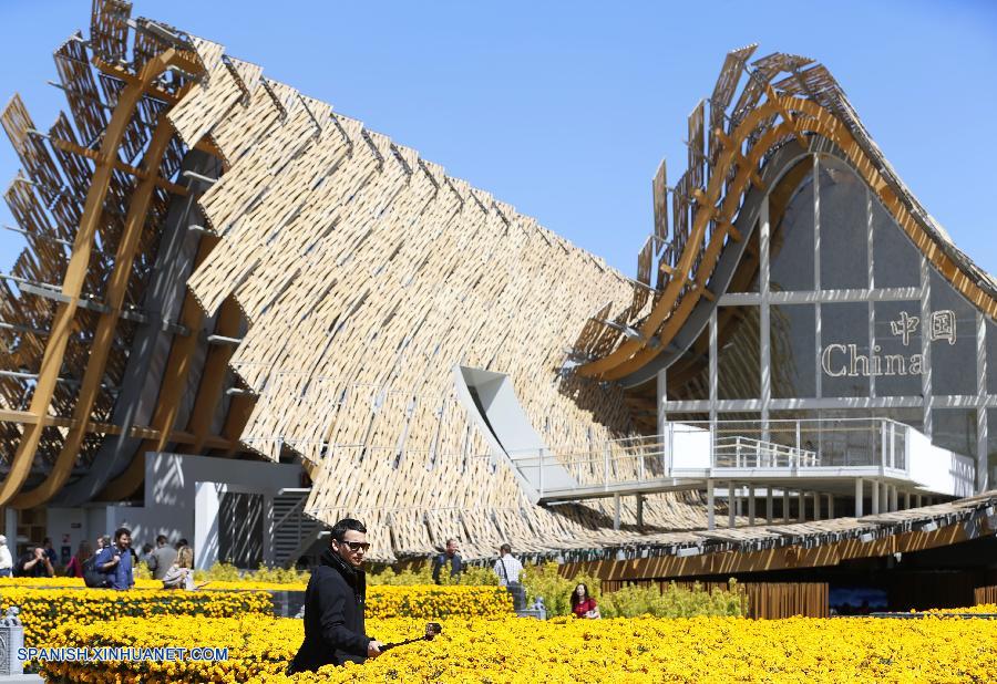 Al mirar la 'ola de trigo' dentro del Pabellón de China en la Expo de Milán de 2015, Magenson dice que este es un diseño arquitectónico innovador con dinámica intensa que le recuerda su visita a China de hace años.