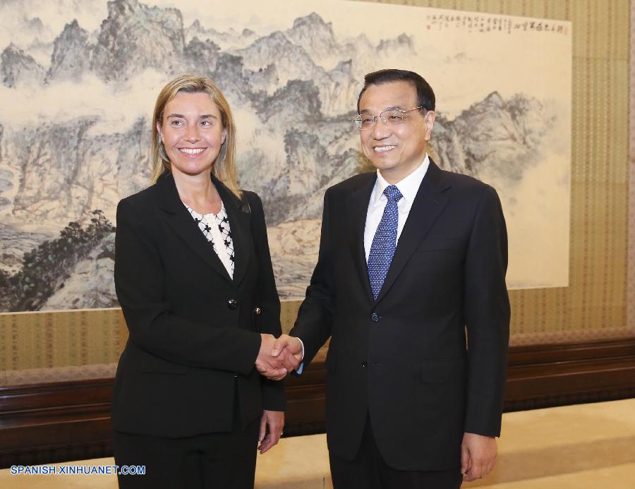 El primer ministro de China, Li Keqiang, se reunió hoy en Beijing con la jefa de política exterior de la Unión Europea (UE), Federica Mogherini, y pidió que ambas partes consoliden su cooperación y confianza mutua aprovechando al máximo los diálogos formales.
