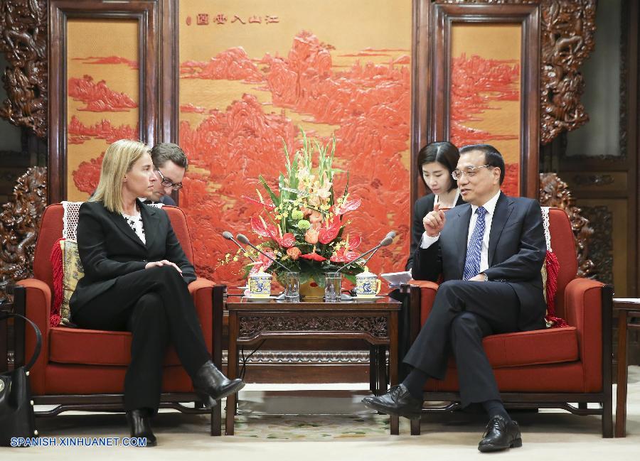 El primer ministro de China, Li Keqiang, se reunió hoy en Beijing con la jefa de política exterior de la Unión Europea (UE), Federica Mogherini, y pidió que ambas partes consoliden su cooperación y confianza mutua aprovechando al máximo los diálogos formales.
