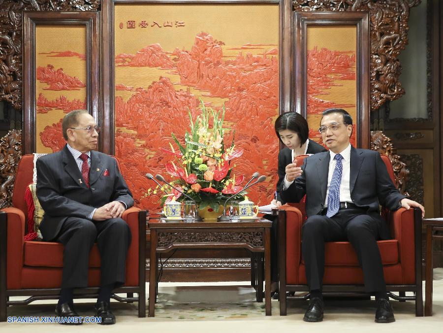 El primer ministro de China, Li Keqiang, dijo hoy que su país desea llevar a cabo la cooperación industrial con Malasia para ayudar a promover el desarrollo mutuo.
