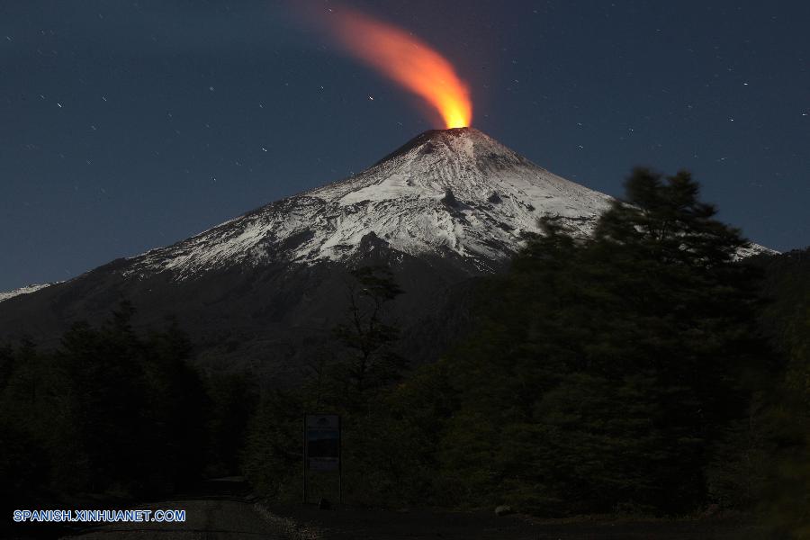 Entra en erupción volcán chileno Villarrica