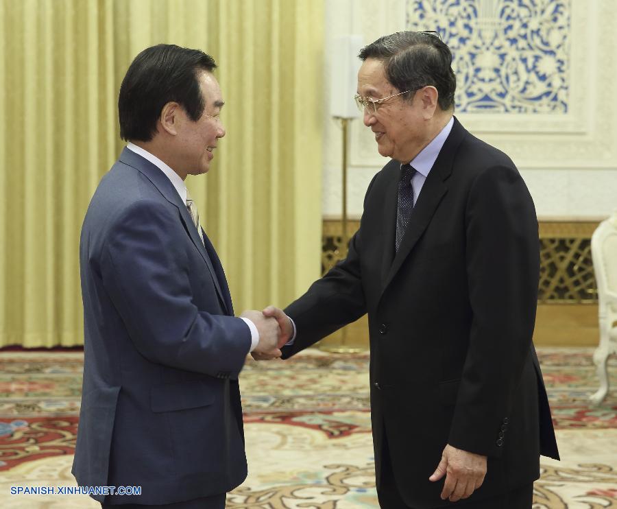 El máximo asesor político de China, Yu Zhengsheng, instó a Japón a manejar los asuntos históricos con una actitud clara y responsable, según trasladó a una delegación de diputados japoneses con la que se reunió hoy viernes en Beijing.
