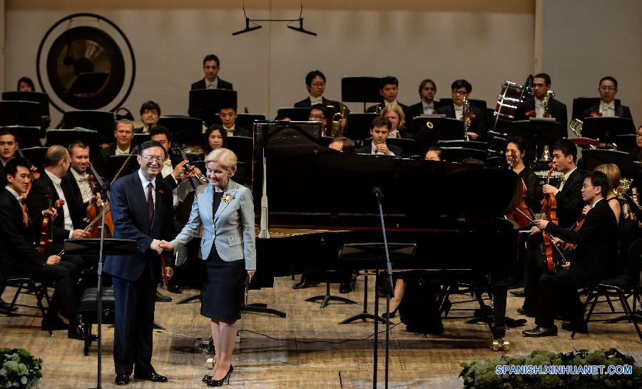 （XHDW）（2）杨洁篪与俄罗斯副总理戈洛杰茨出席中俄青年联合交响乐团音乐会