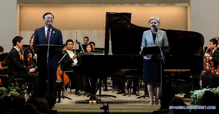（XHDW）（1）杨洁篪与俄罗斯副总理戈洛杰茨出席中俄青年联合交响乐团音乐会