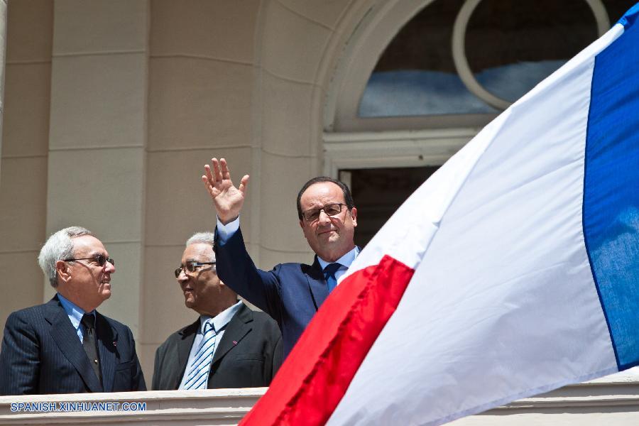 El presidente de Francia, Francois Hollande, inauguró hoy la nueva sede de la Alianza Francesa en la ciudad de La Habana, como parte del programa de su visita oficial a Cuba, penúltima escala de una gira por el Caribe.