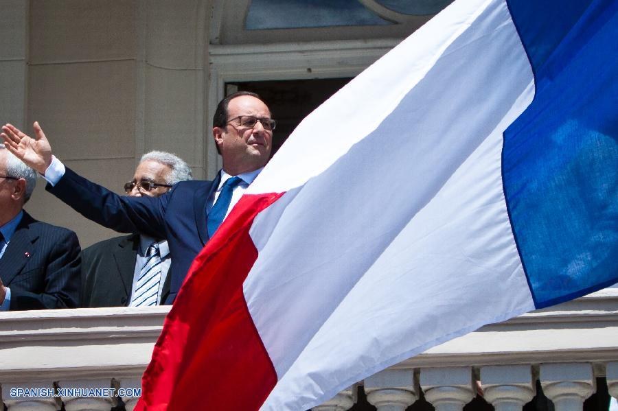 El presidente de Francia, Francois Hollande, inauguró hoy la nueva sede de la Alianza Francesa en la ciudad de La Habana, como parte del programa de su visita oficial a Cuba, penúltima escala de una gira por el Caribe.