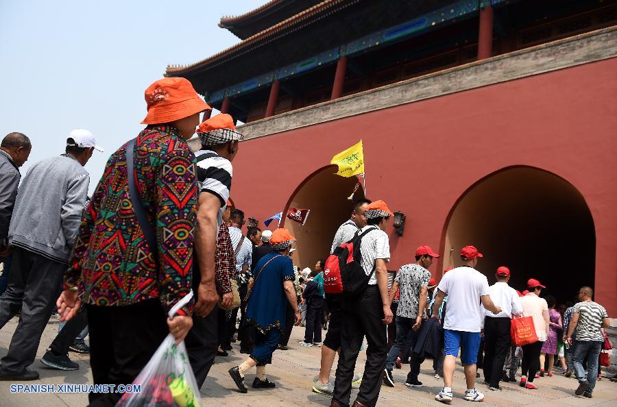 El Museo del Palacio Imperial de Beijing, también conocido como la Ciudad Prohibida, aplicará una cuota para limitar la cantidad de visitantes diarios a 80.000 personas a partir del 13 de junio, anunció hoy la administración del museo.