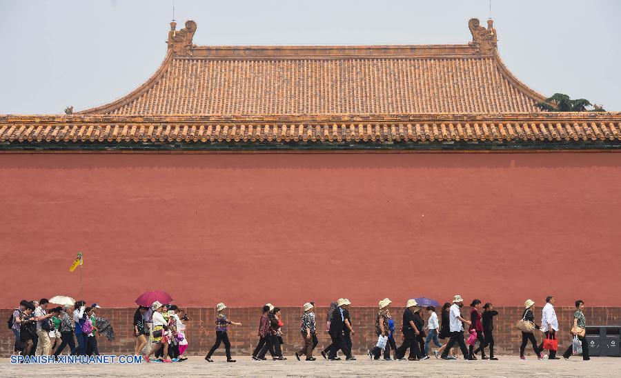 El Museo del Palacio Imperial de Beijing, también conocido como la Ciudad Prohibida, aplicará una cuota para limitar la cantidad de visitantes diarios a 80.000 personas a partir del 13 de junio, anunció hoy la administración del museo.