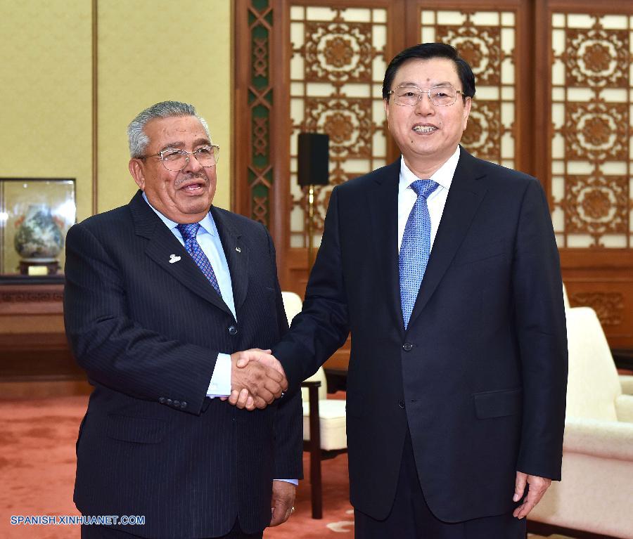 El máximo legislador de China, Zhang Dejiang, se reunió hoy jueves con el presidente del Senado de Jordania, Abdul Raouf Rawabdeh, y pidió unos intercambios parlamentarios más estrechos entre los dos países.