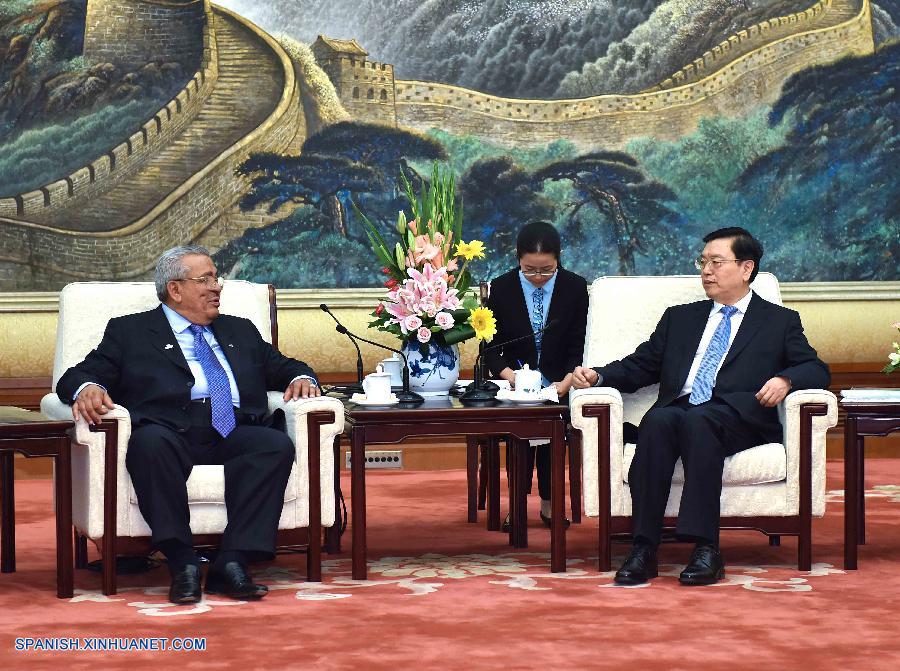 El máximo legislador de China, Zhang Dejiang, se reunió hoy jueves con el presidente del Senado de Jordania, Abdul Raouf Rawabdeh, y pidió unos intercambios parlamentarios más estrechos entre los dos países.