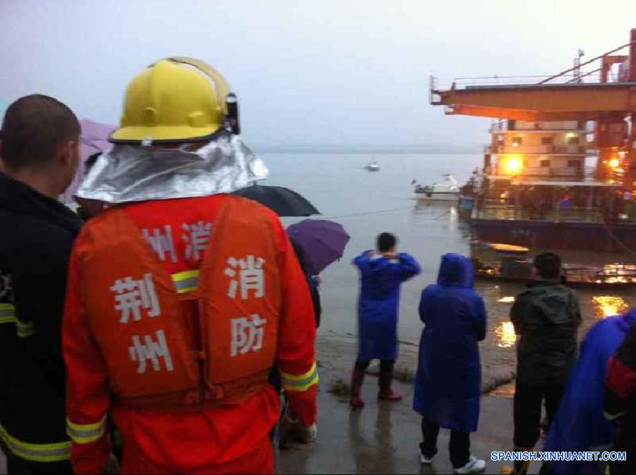 （突发事件）一载有458人的客轮在长江湖北段倾覆