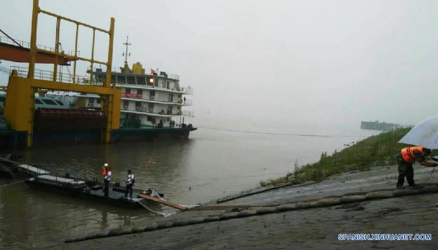 （晚报）（1）一载有458人的客轮在长江湖北段倾覆