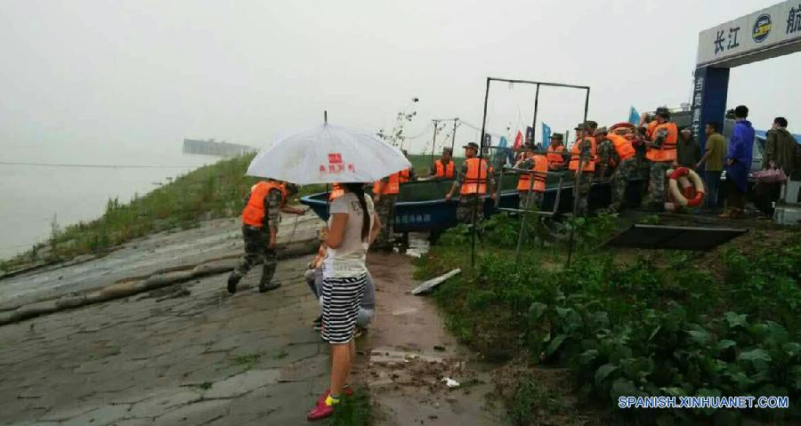 （晚报）（2）一载有458人的客轮在长江湖北段倾覆