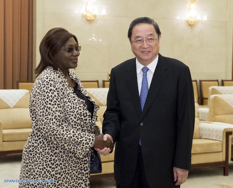 El máximo asesor político de China, Yu Zhengsheng, se reunió hoy martes con una delegación del Consejo Económico, Social y Ambiental de Senegal encabezada por su presidenta, Aminata Tall.