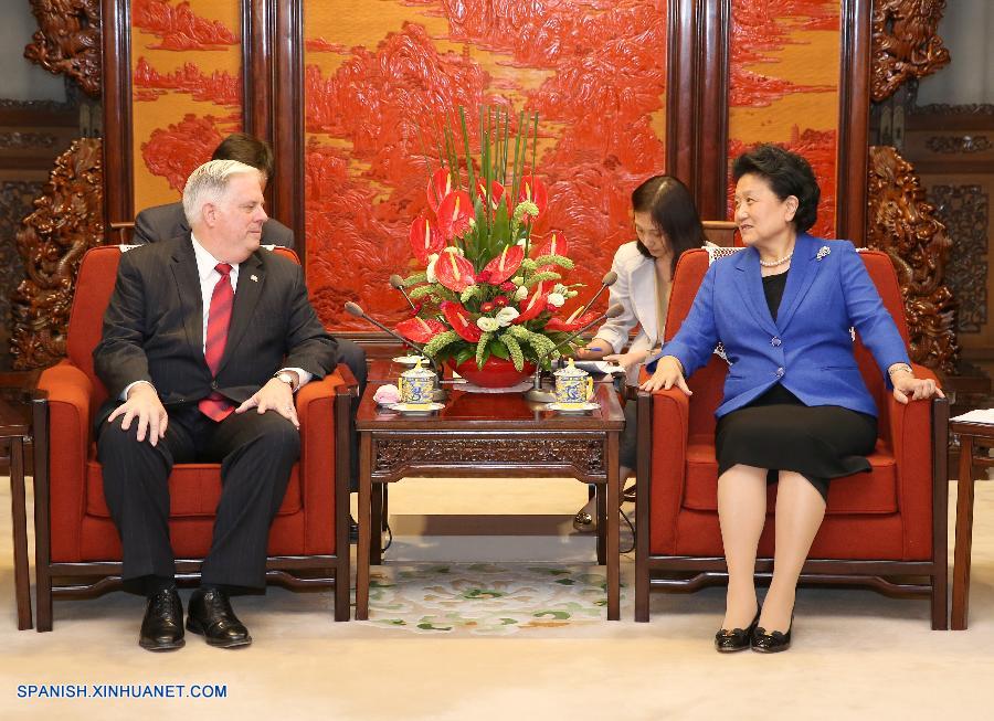 La viceprimera ministra china Liu Yandong se reunió hoy en Beijing con el gobernador del estado estadounidense de Maryland, Larry Hogan.