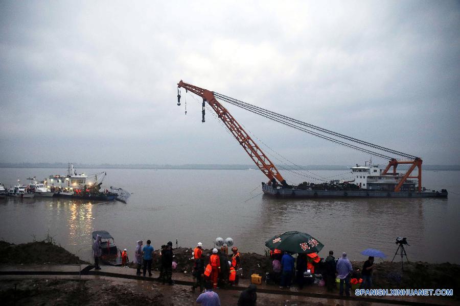 #CHINA-HUBEI-JINGZHOU-SINKING SHIP-RESCUE (CN)