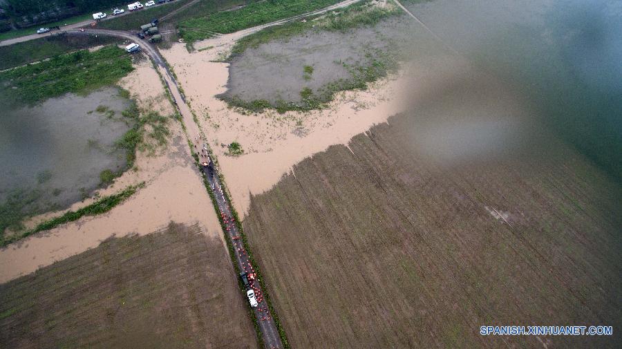 CHINA-HUBEI-JIANLI-SINKING SHIP-RESCUE (CN*)