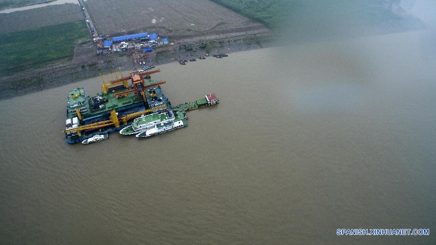 CHINA-HUBEI-JIANLI-SINKING SHIP-RESCUE (CN*)