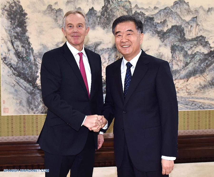 El viceprimer ministro chino Wang Yang se reunió hoy en Beijing con el ex primer ministro británico Tony Blair.