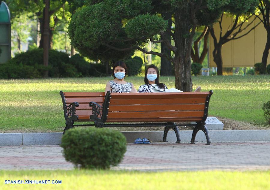 El número de surcoreanos contagiados con el mortal virus del síndrome respiratorio de Medio Oriente (MERS, siglas en inglés) ha ascendido a 35 este jueves con la identificación de cinco nuevos casos, informó el Ministerio de Salud y Bienestar Social surcoreano.